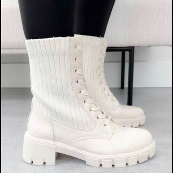 Women's Cream Ankle Boots Size 9 - Picture 2 of 2